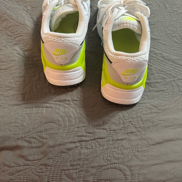 Nike Air max - women - lime green, black and white - Picture 2 of 4
